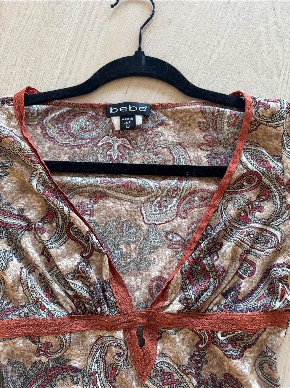 bebe Brown Paisley Tie-Front Long Sleeve Top with Rust Trim - Picture 4 of 6